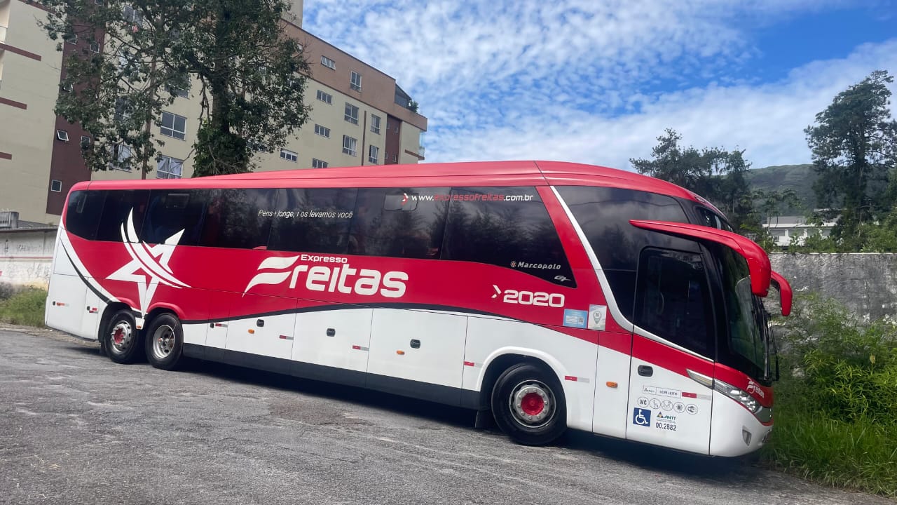 Expresso Freitas — Carros 2000 e 2020 juntos